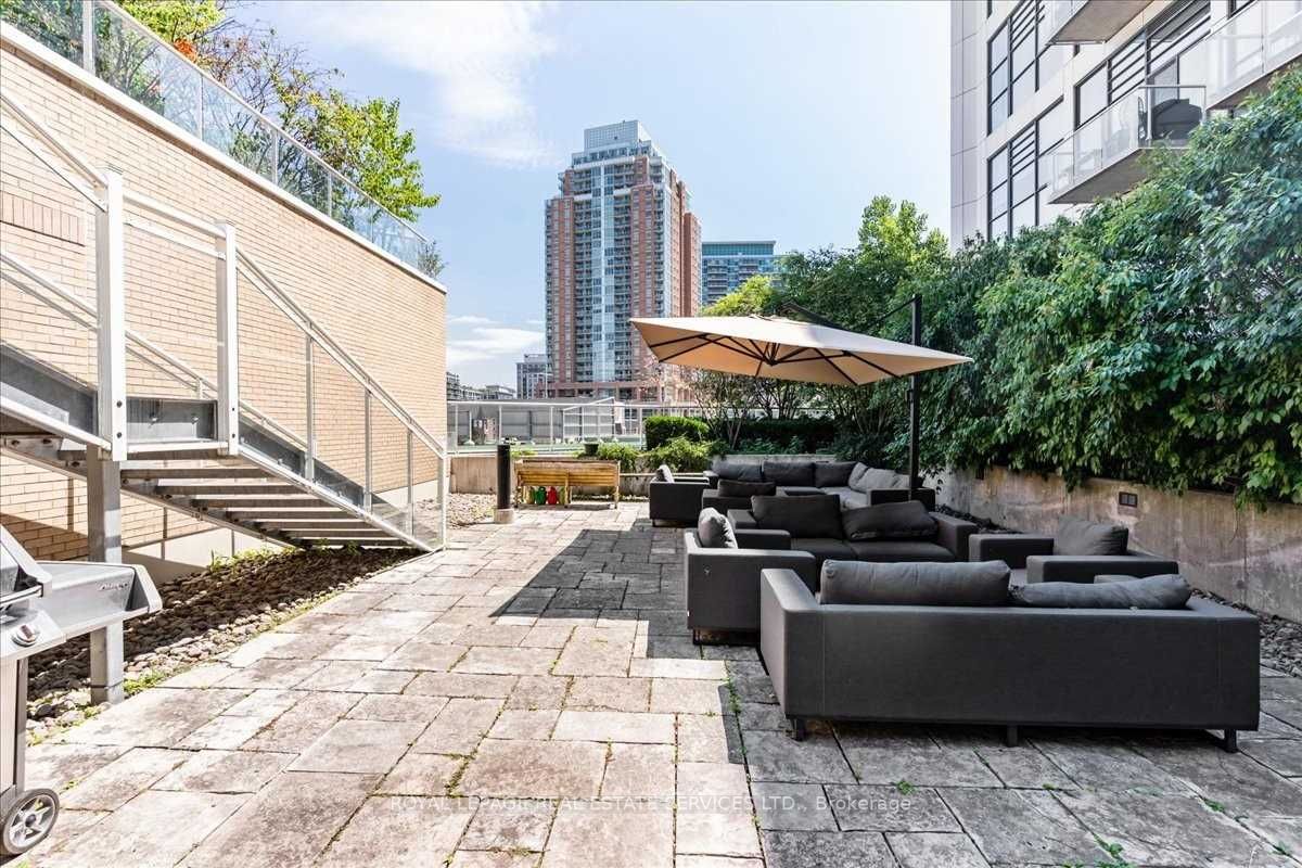 43 Hanna Ave, #306