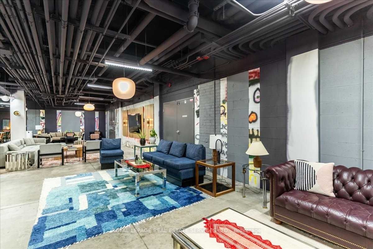 43 Hanna Ave, #306