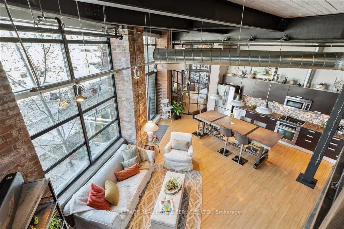 43 Hanna Ave, #306