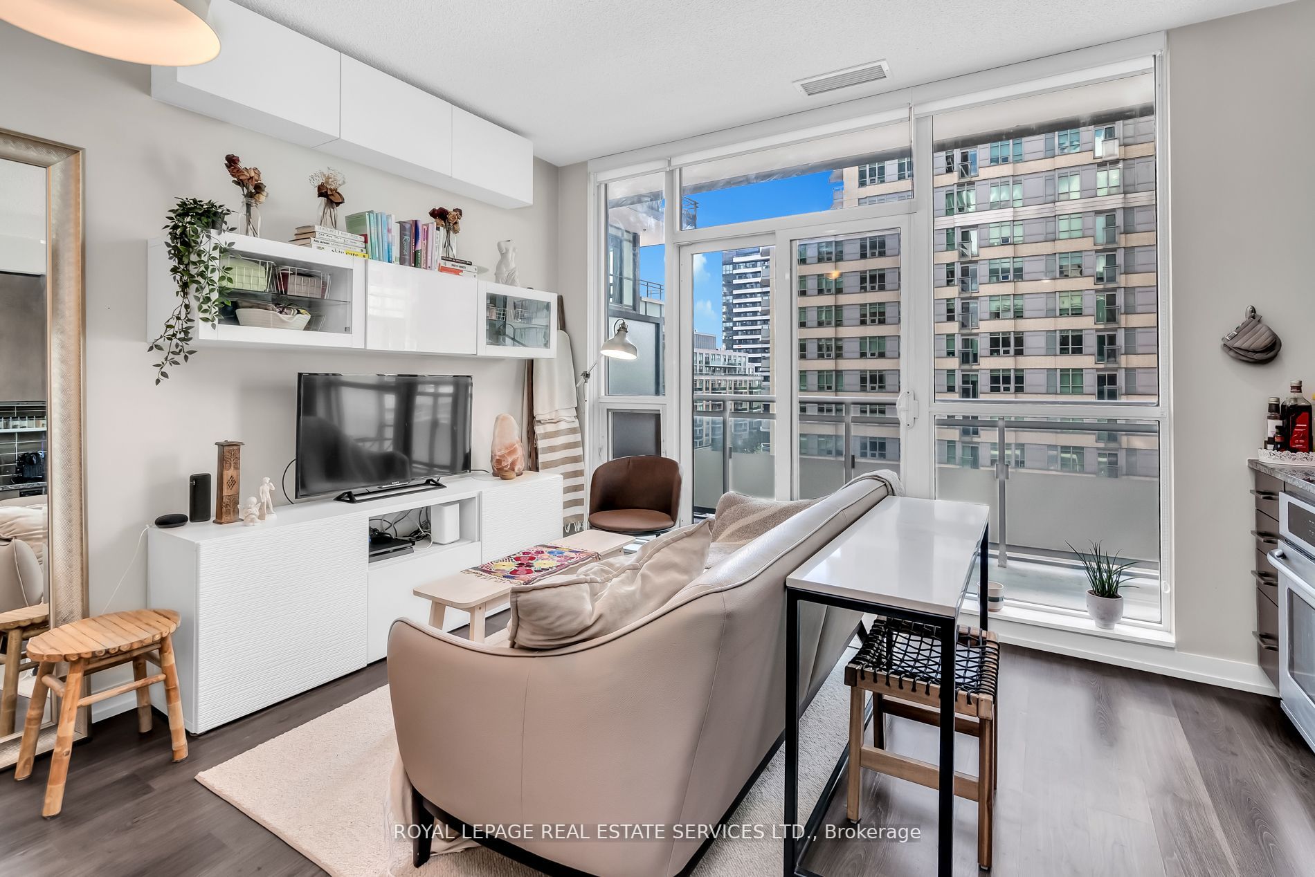 89 Dunfield Ave, #727