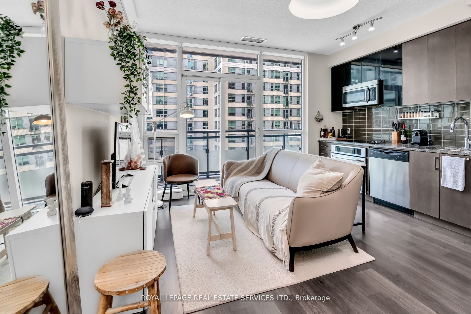 89 Dunfield Ave, #727