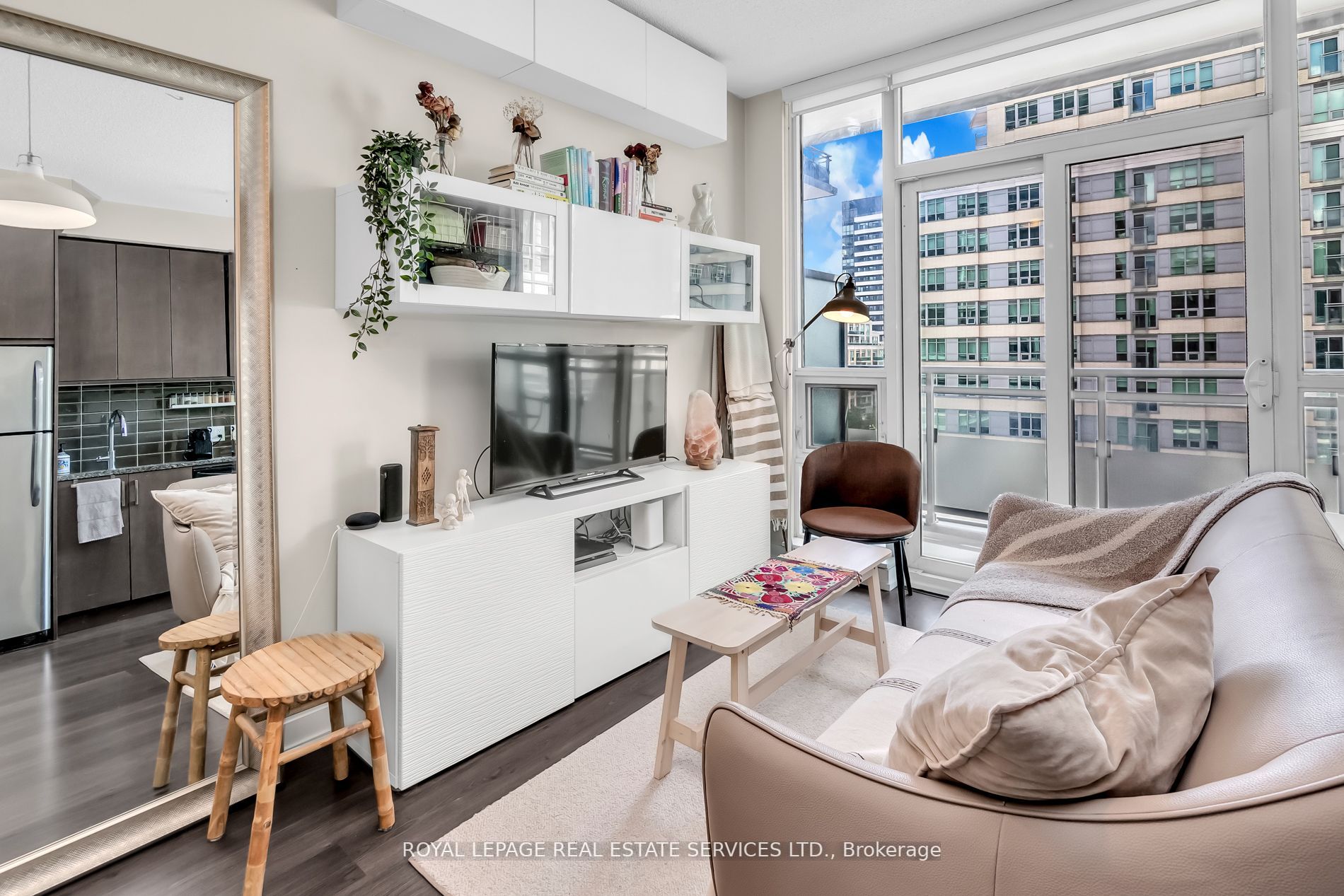 89 Dunfield Ave, #727