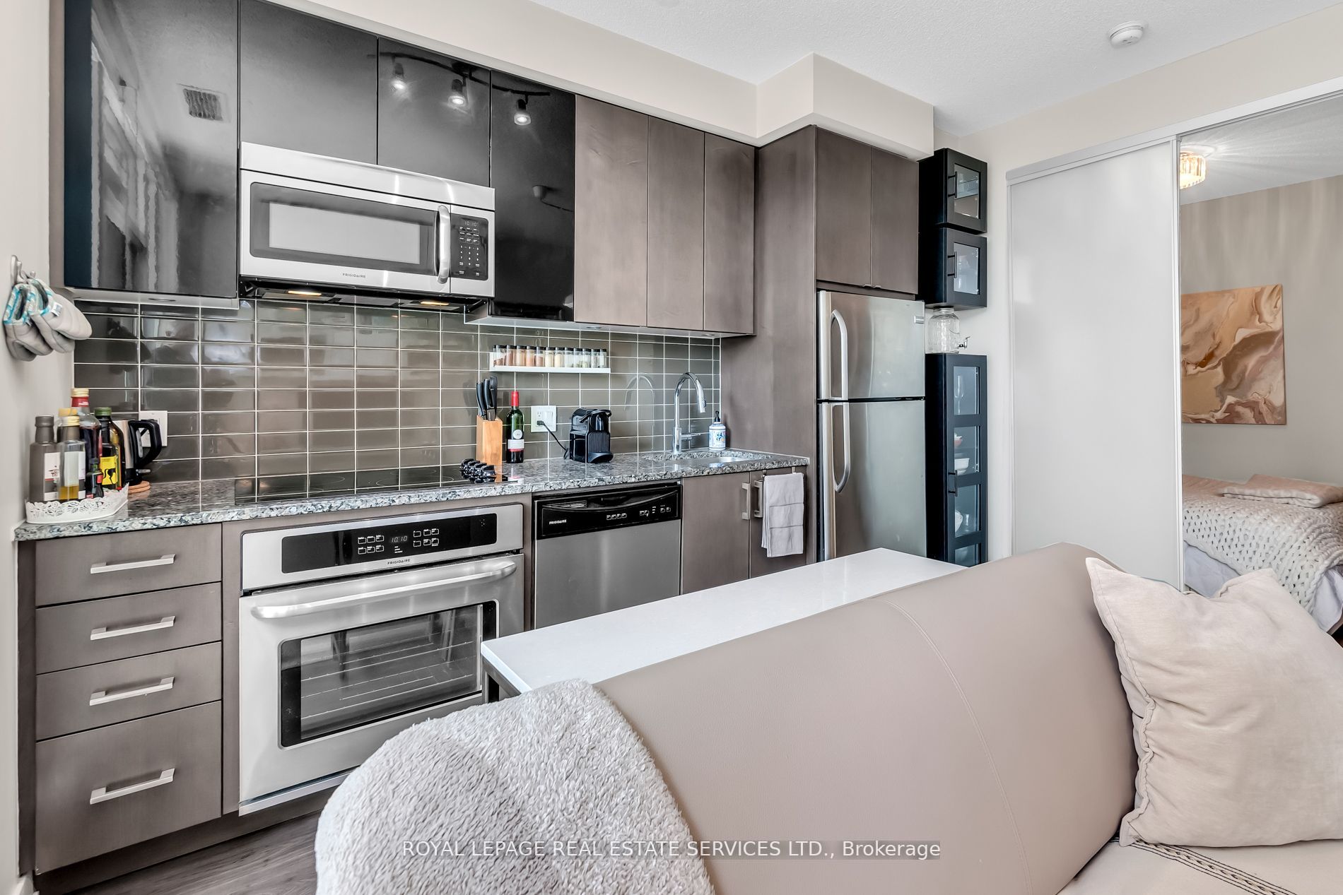 89 Dunfield Ave, #727