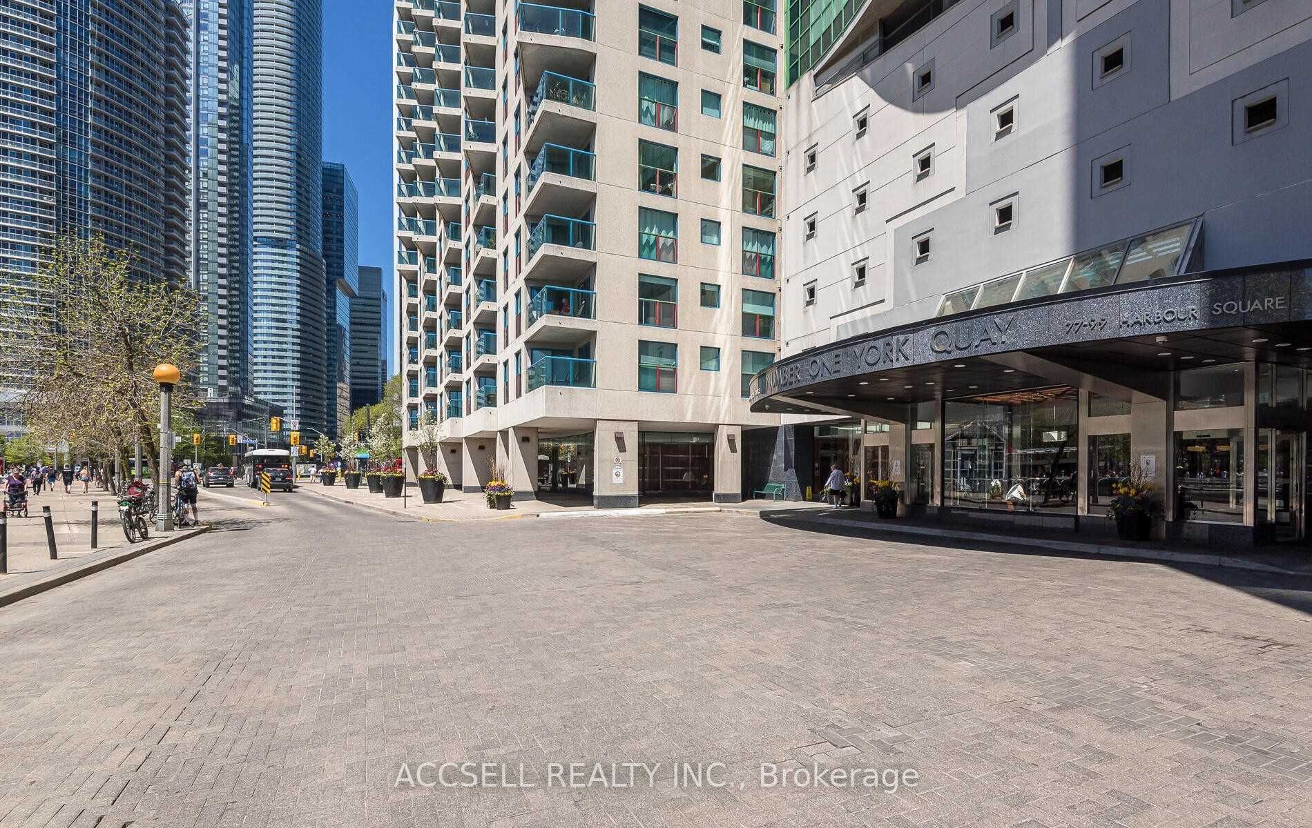77 Harbour Sq, #607