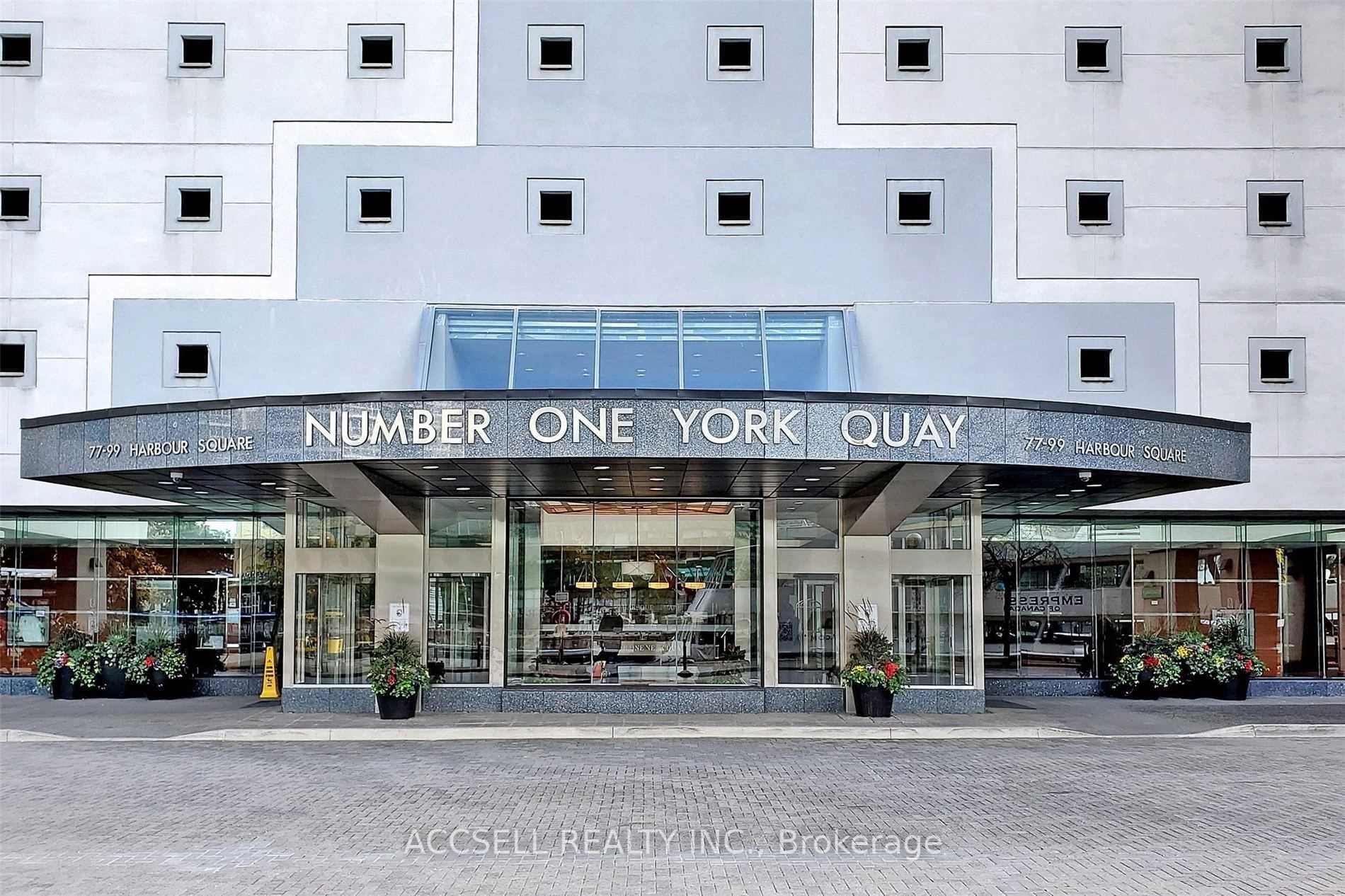 77 Harbour Sq, #607