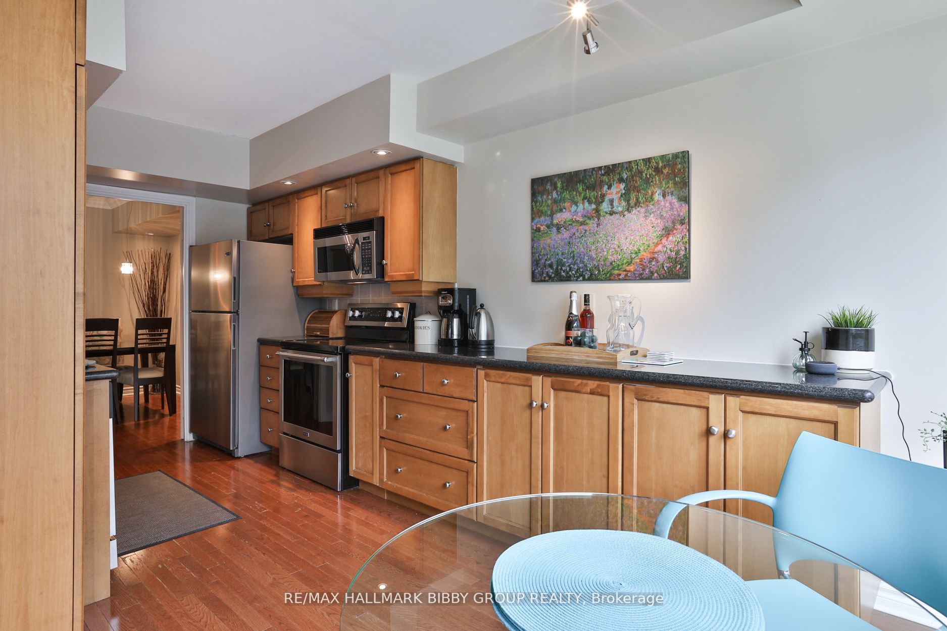 270 Wellington St W, #1112