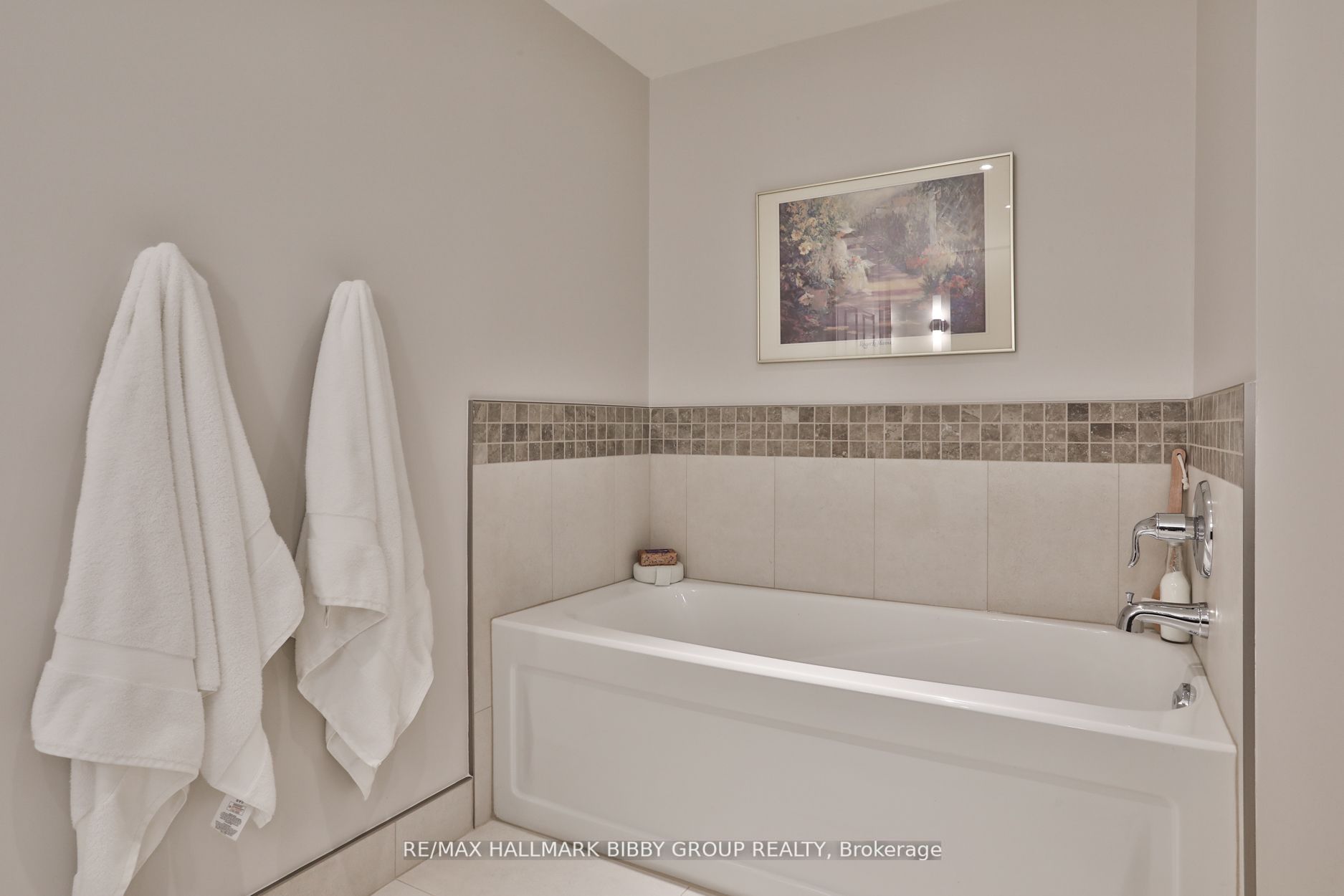270 Wellington St W, #1112