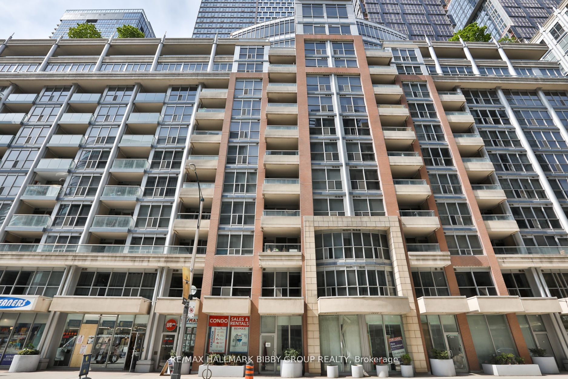 270 Wellington St W, #1112