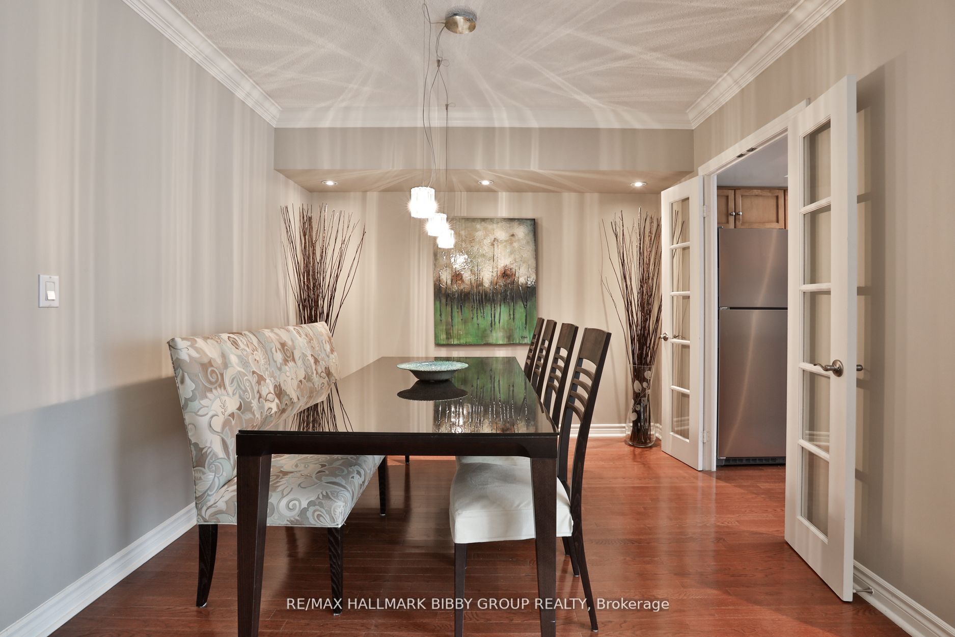 270 Wellington St W, #1112