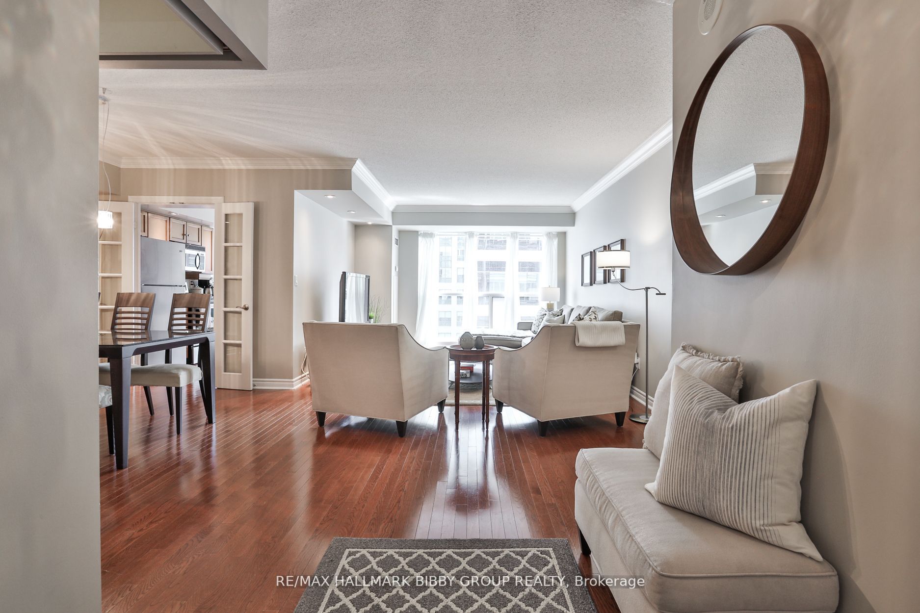 270 Wellington St W, #1112
