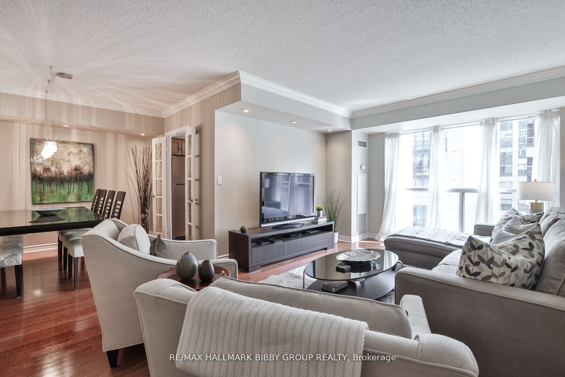 270 Wellington St W, #1112