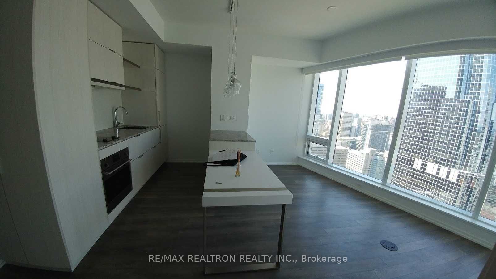 197 Yonge St, #3113
