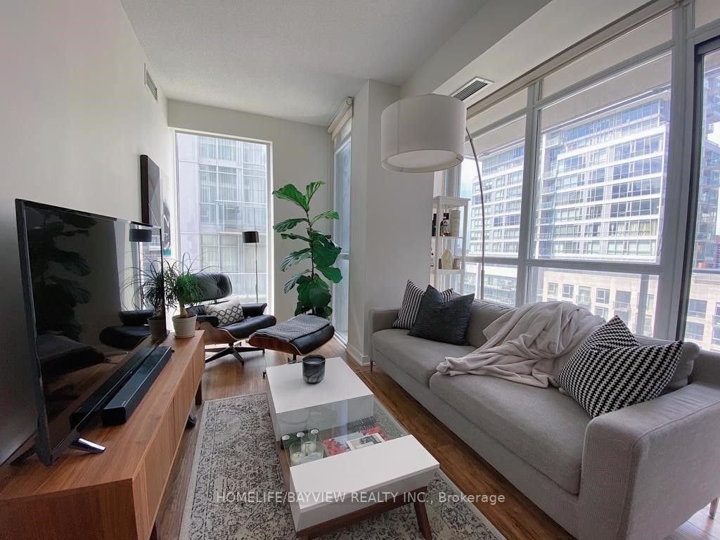 126 Simcoe St, #1104