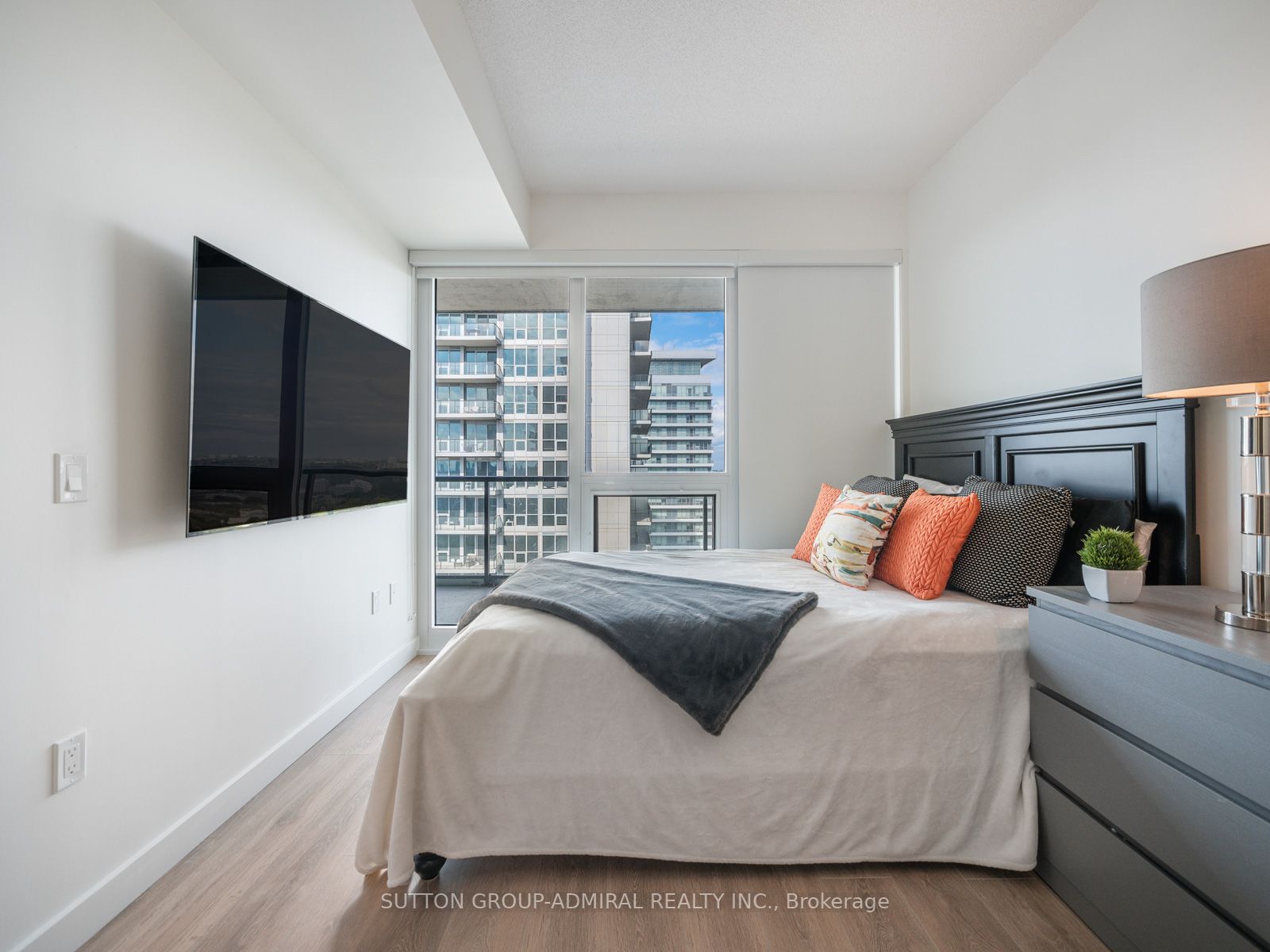 85 Mcmahon Dr, #3509