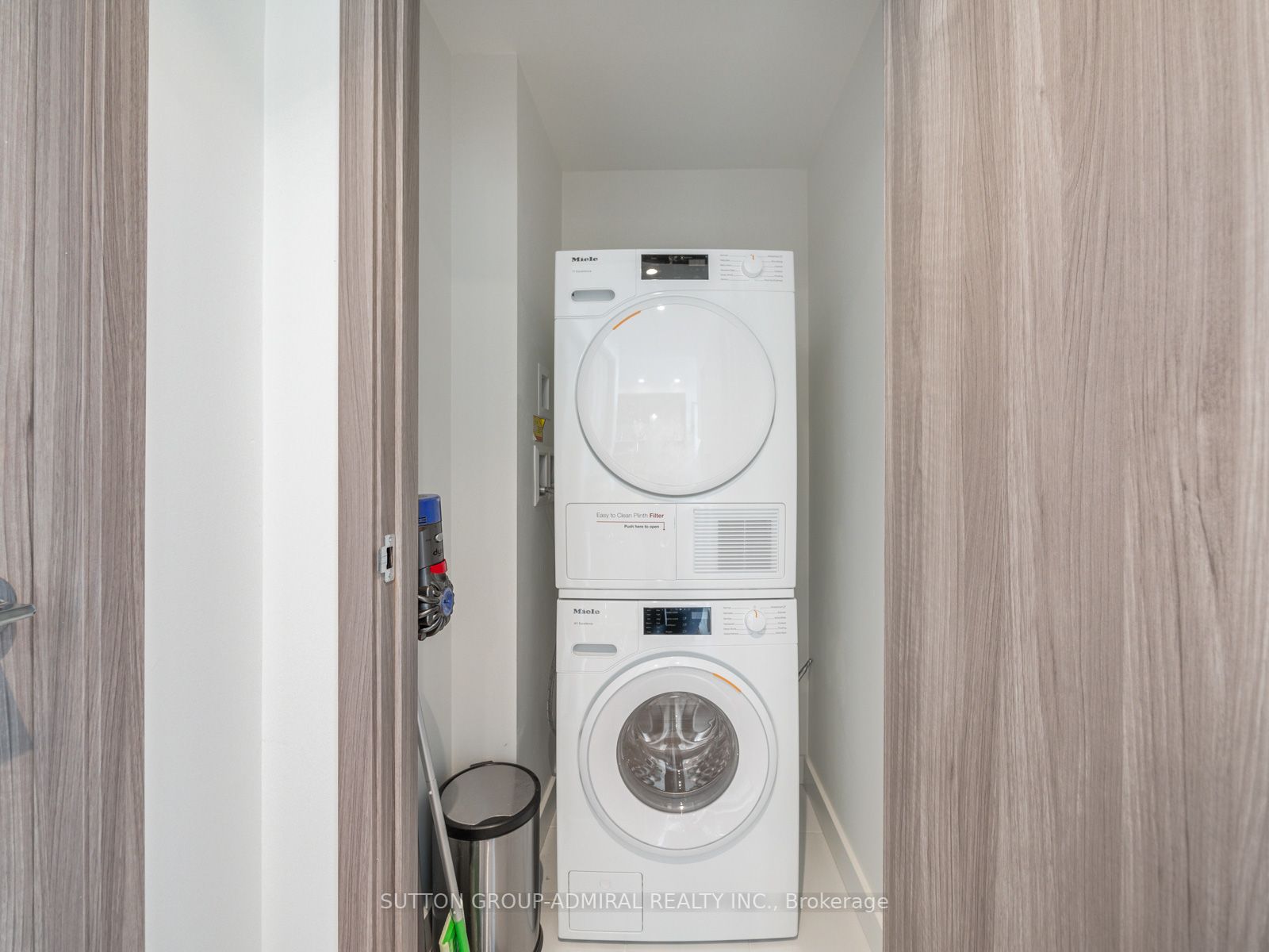 85 Mcmahon Dr, #3509