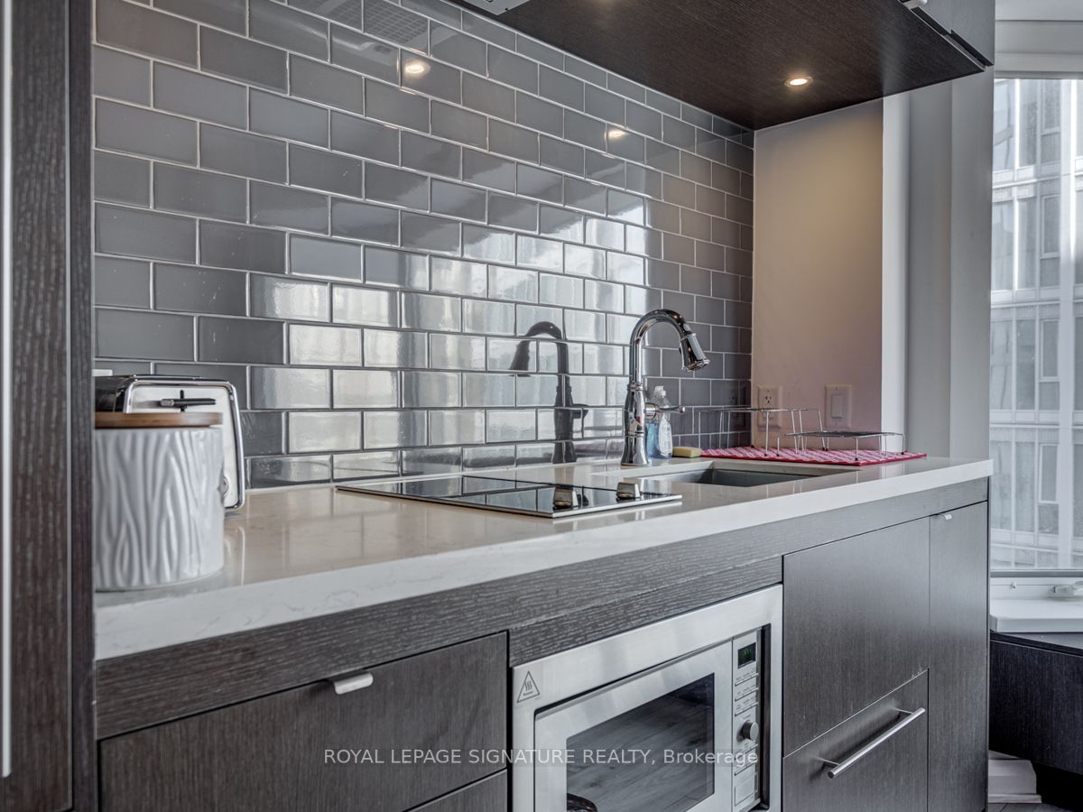 155 Yorkville Ave, #1110