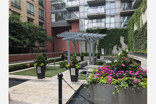 775 King St W, Toronto