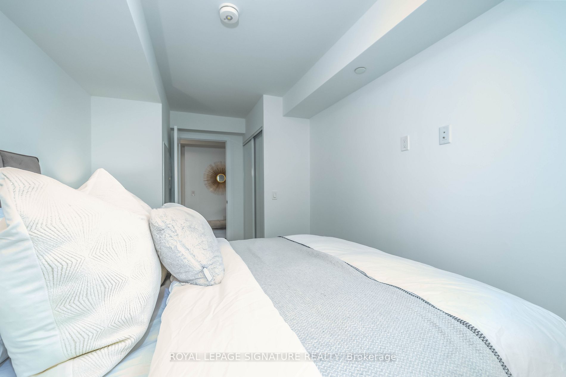585 Bloor St E, #1322