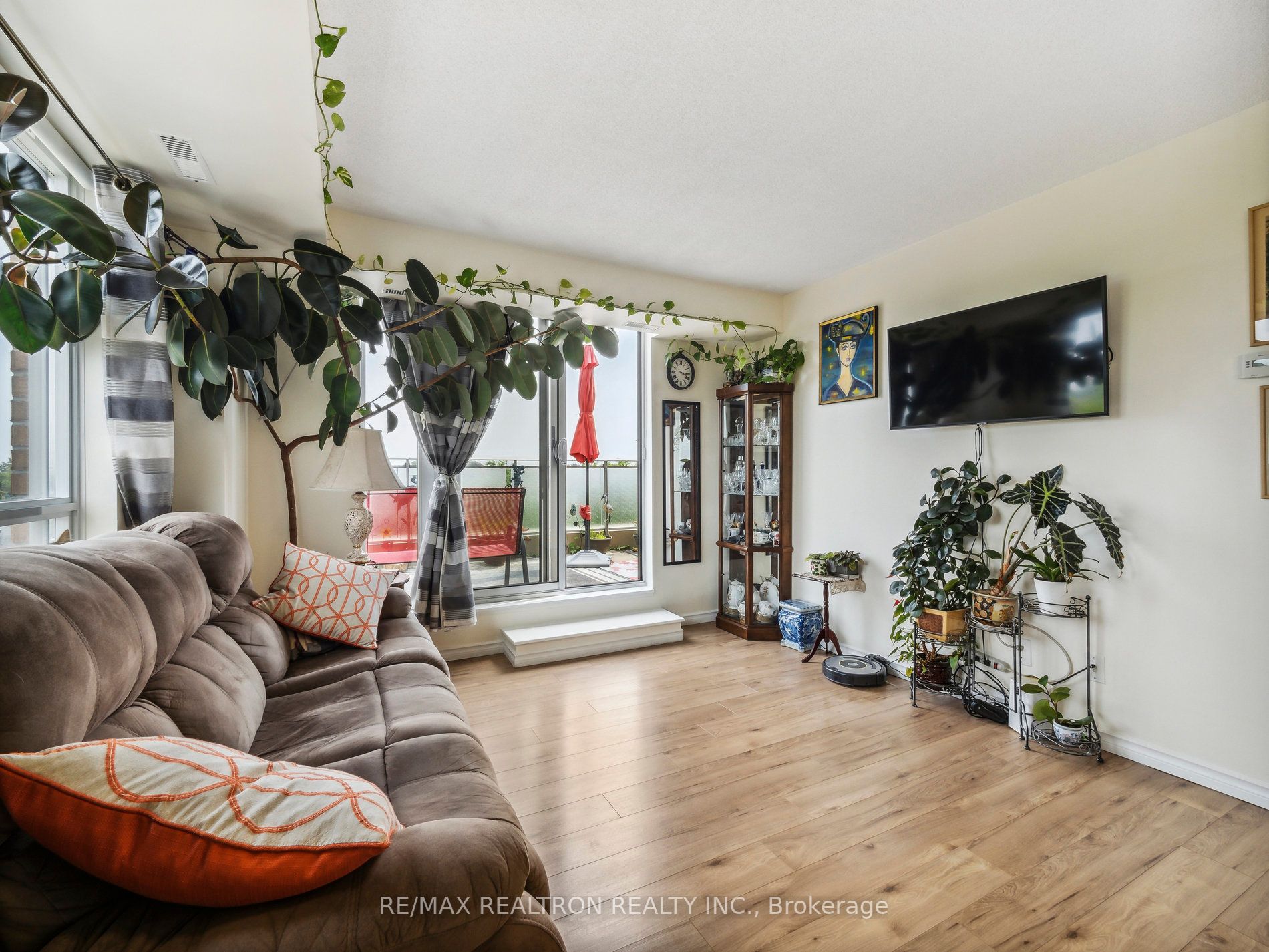 801 Sheppard Ave W, #605