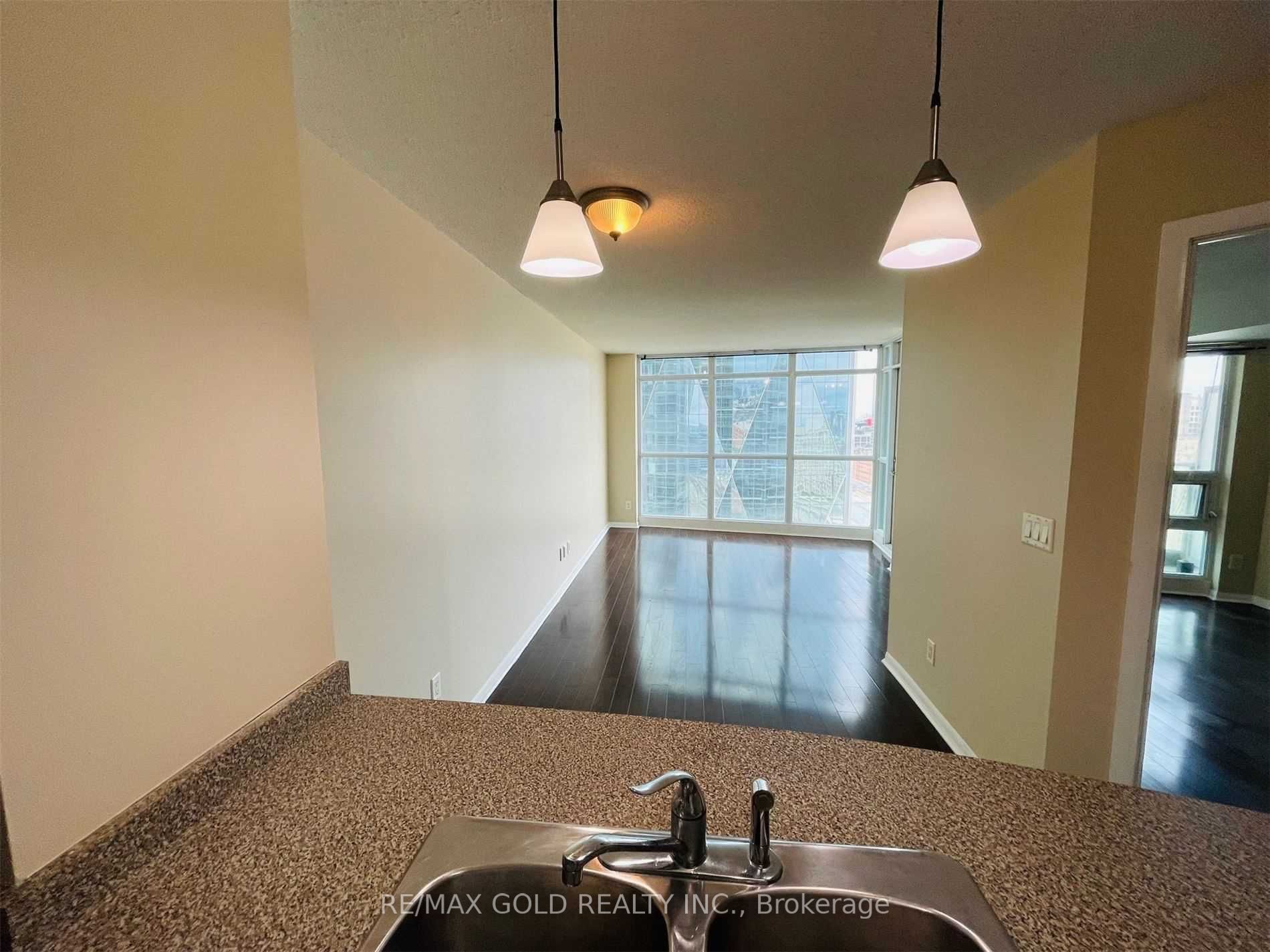 18 Yonge St, #2802