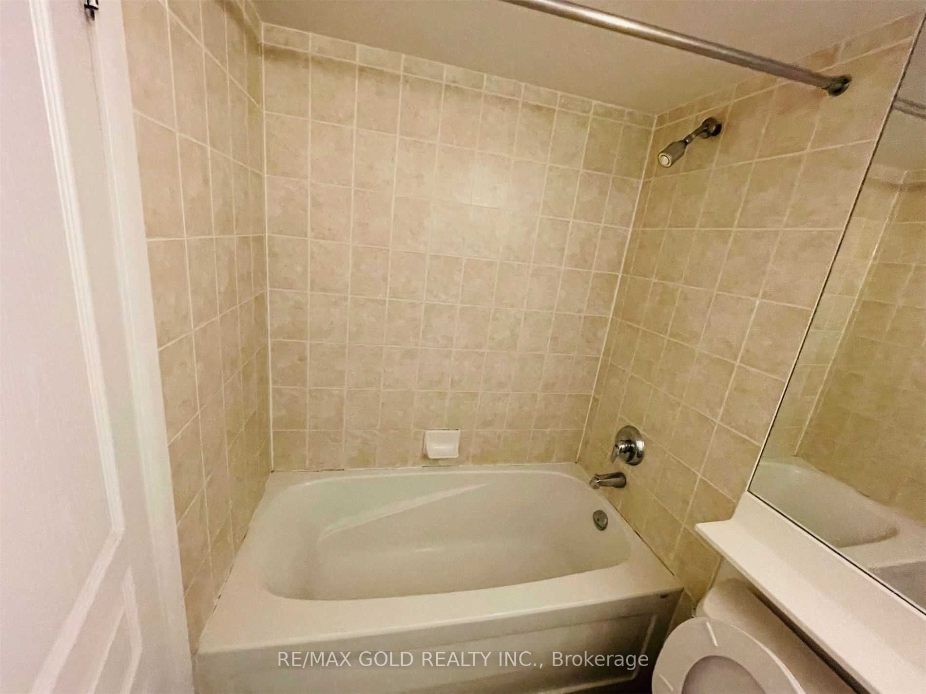 18 Yonge St, #2802