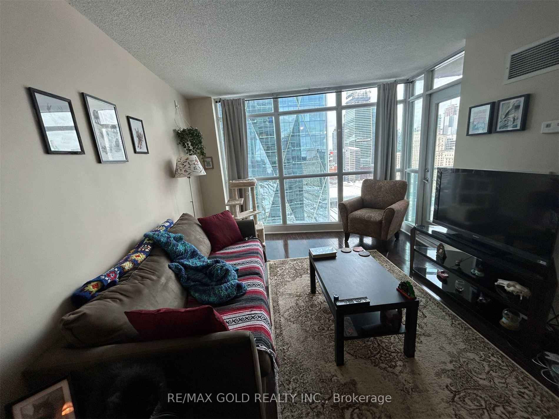 18 Yonge St, #2802