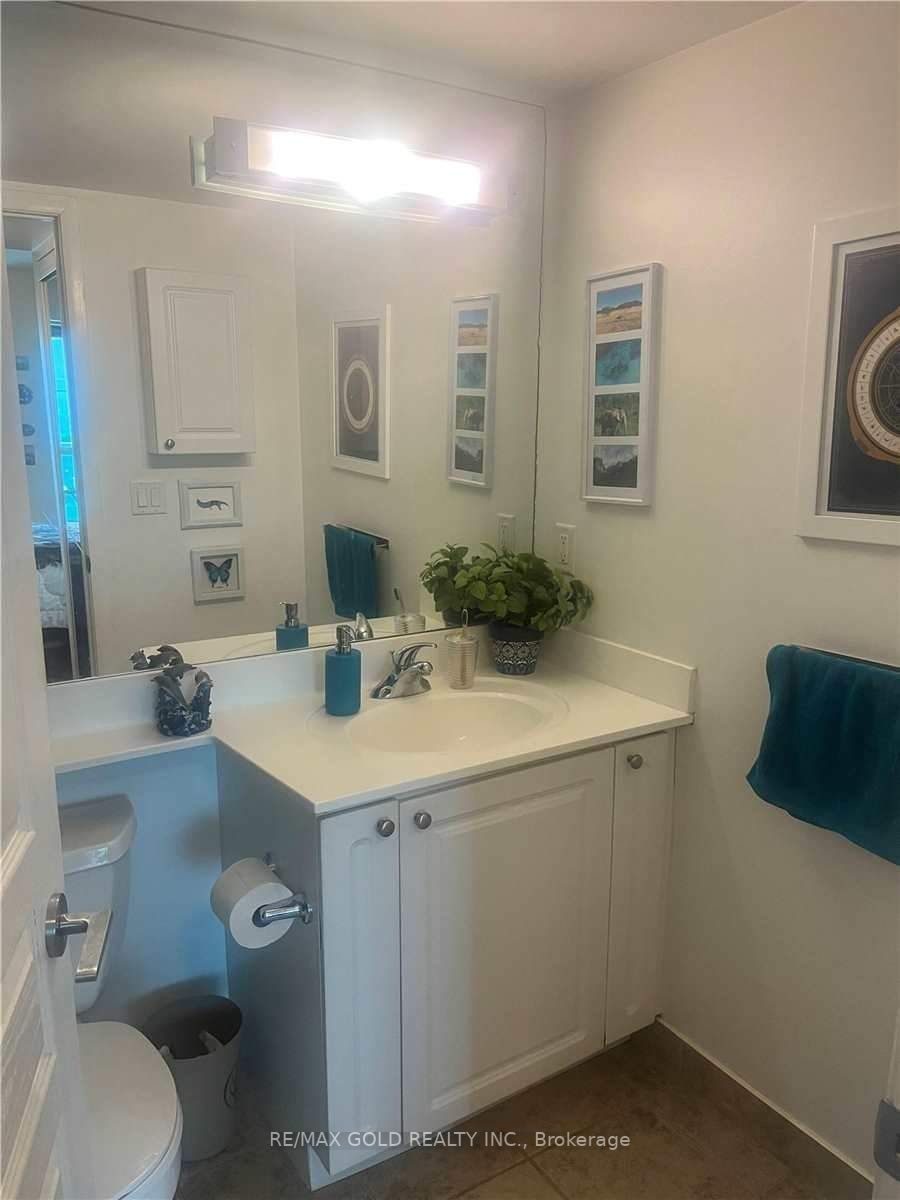 18 Yonge St, #2802
