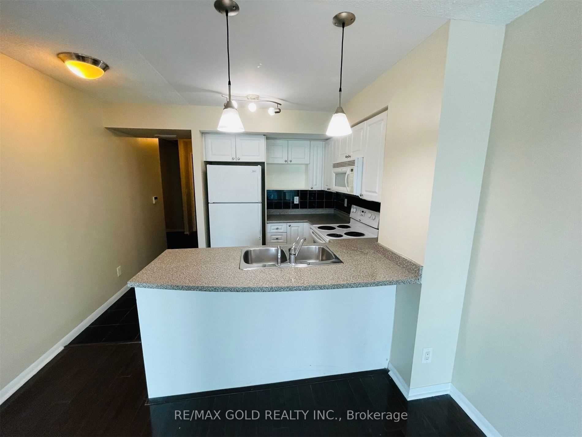 18 Yonge St, #2802