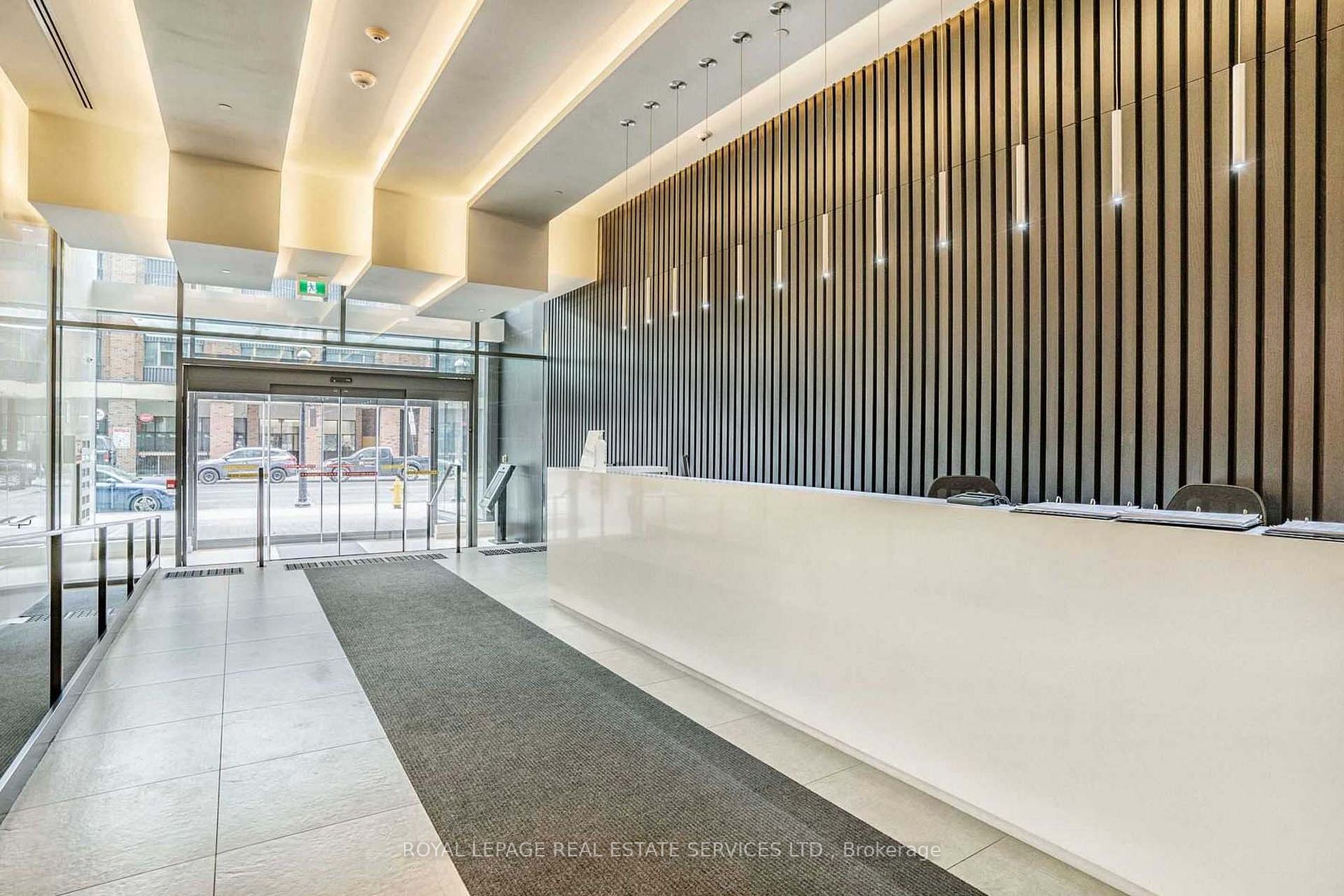 158 Front St E, #1812