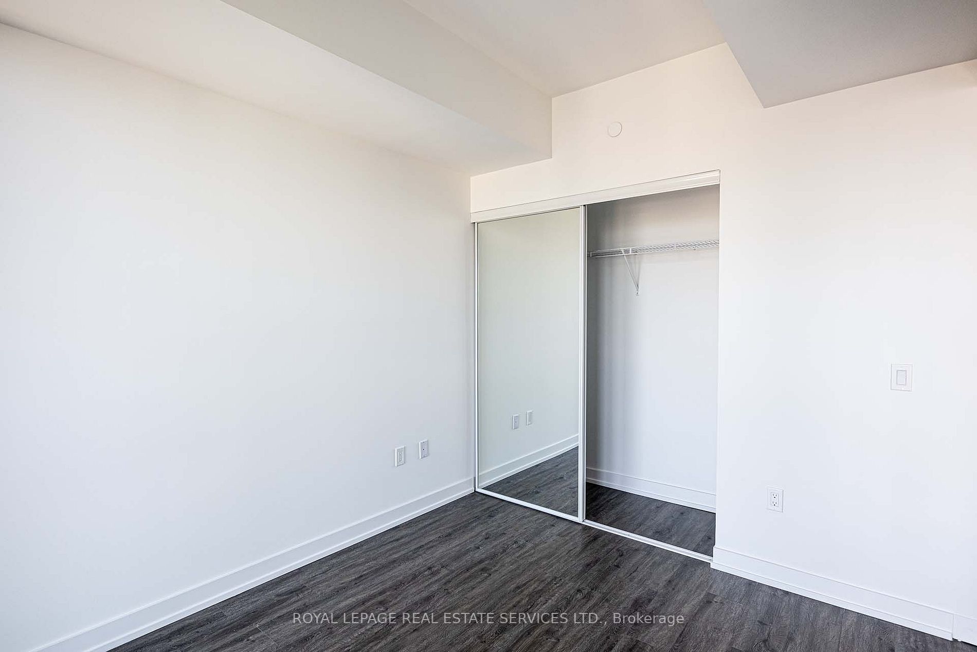 158 Front St E, #1812