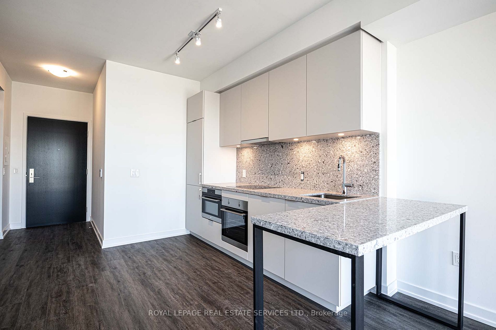 158 Front St E, #1812
