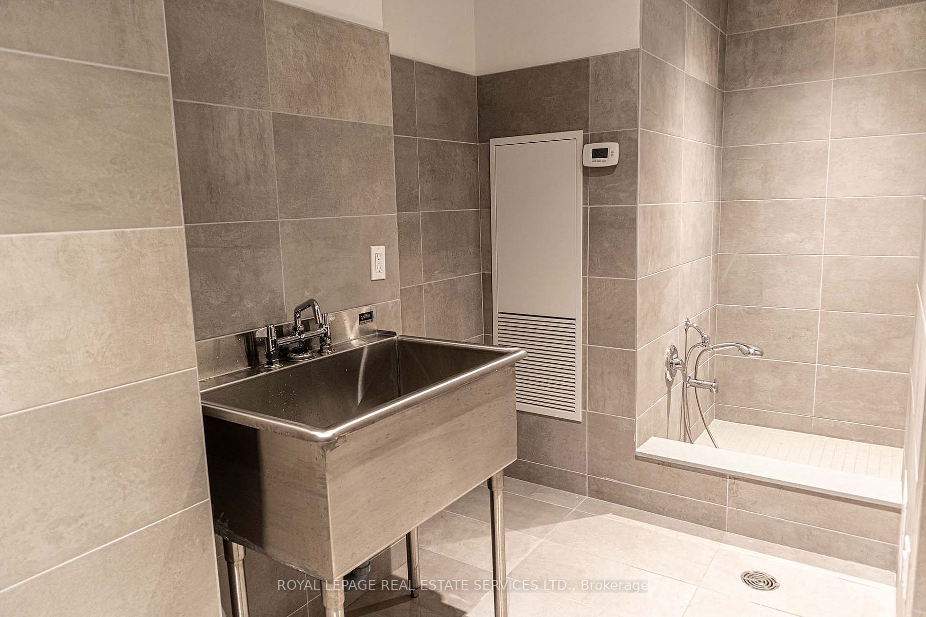 158 Front St E, #1812
