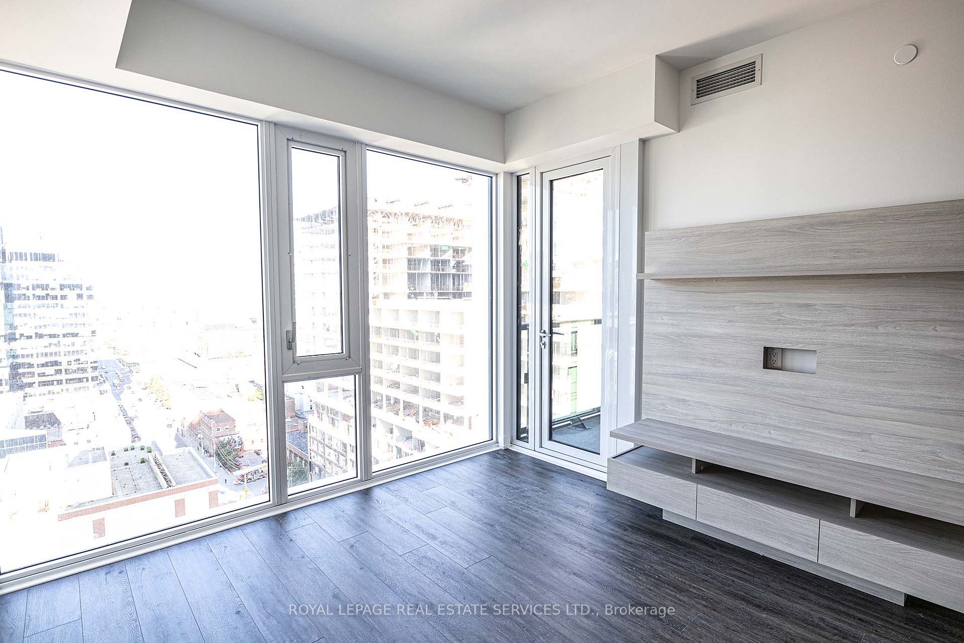158 Front St E, #1812