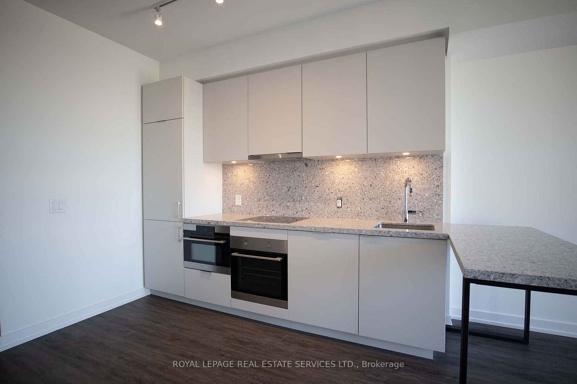158 Front St E, #1812