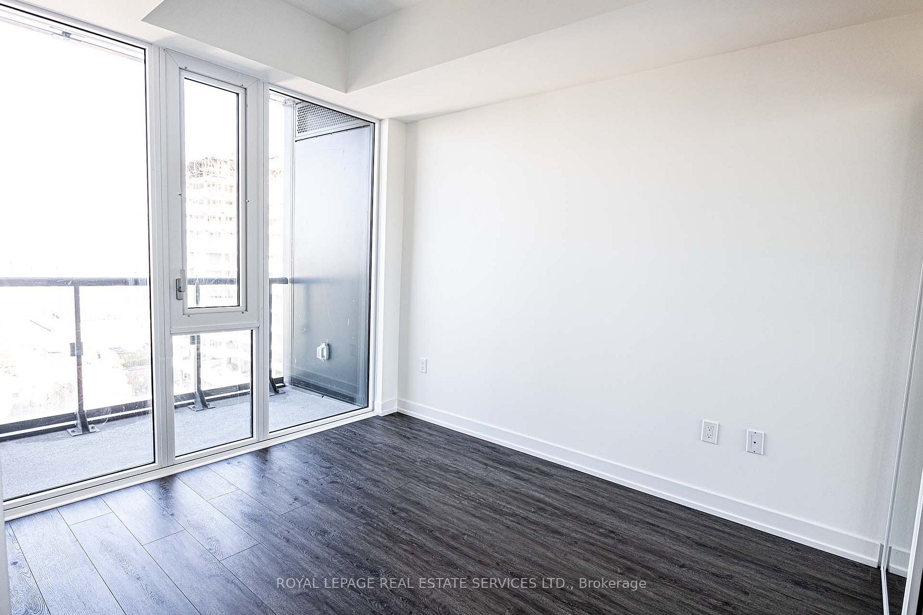158 Front St E, #1812