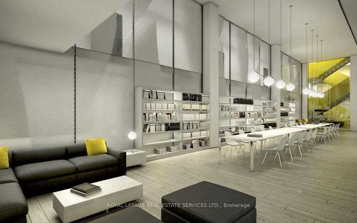 158 Front St E, #1812