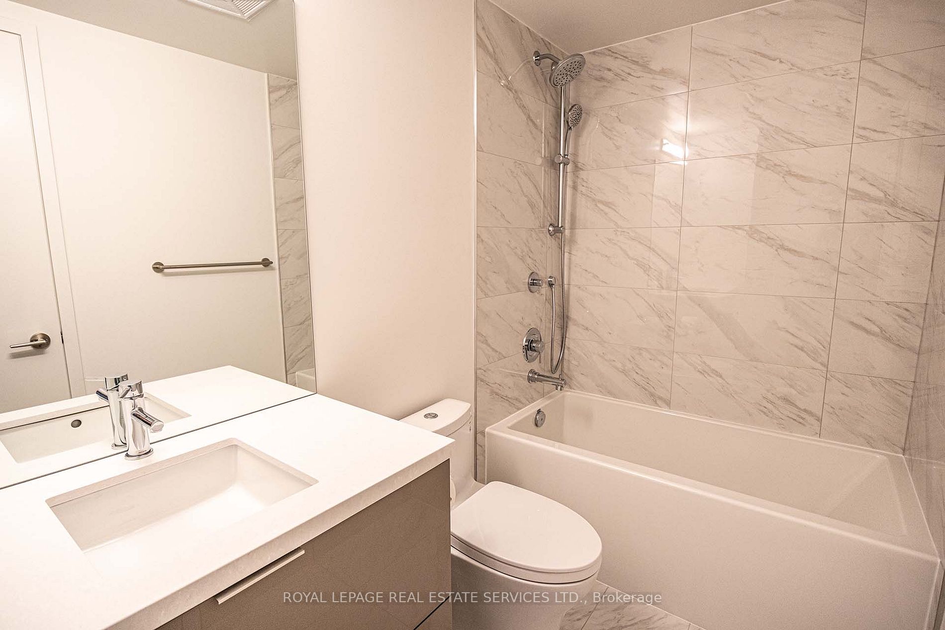 158 Front St E, #1812