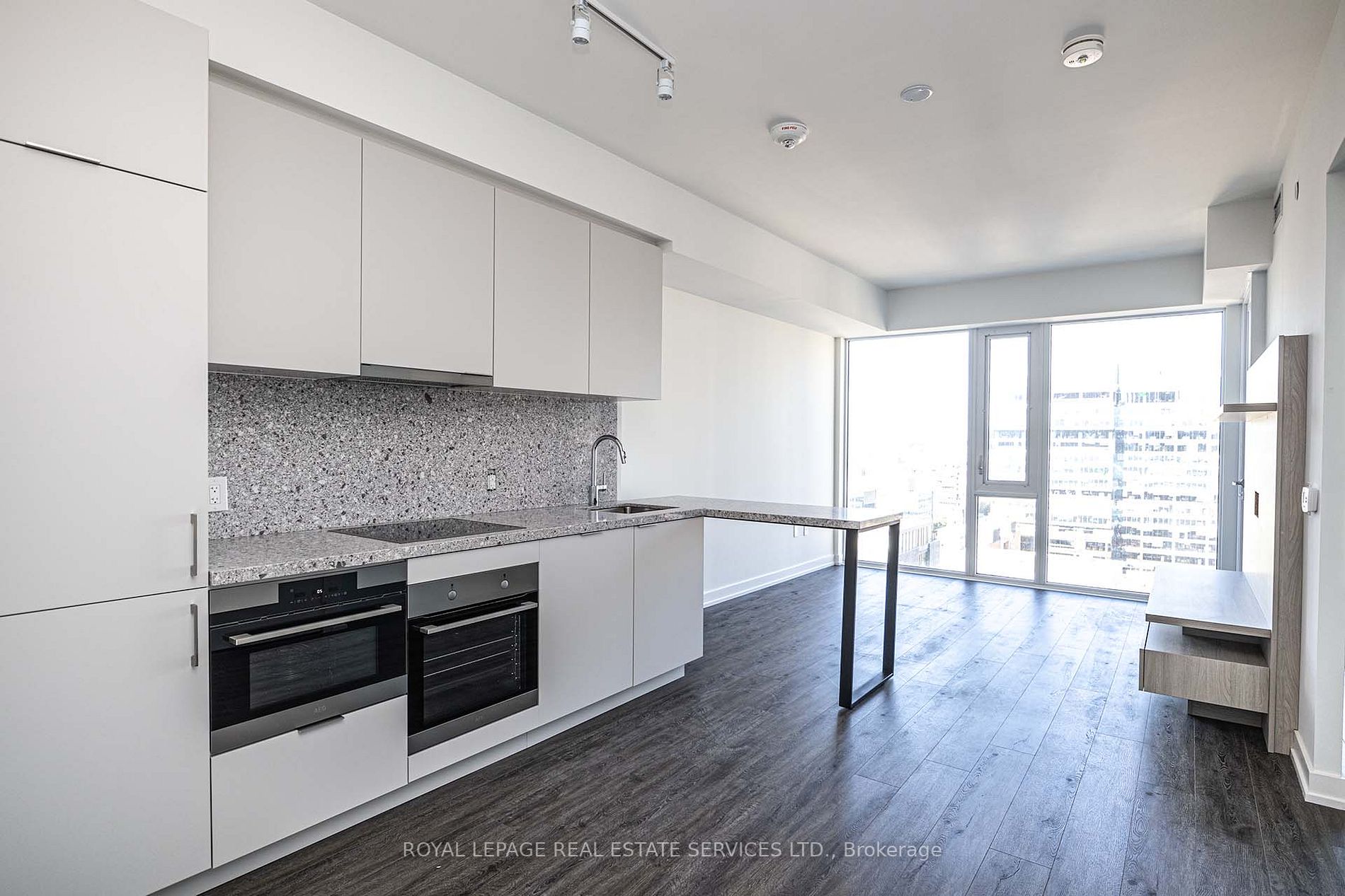 158 Front St E, #1812