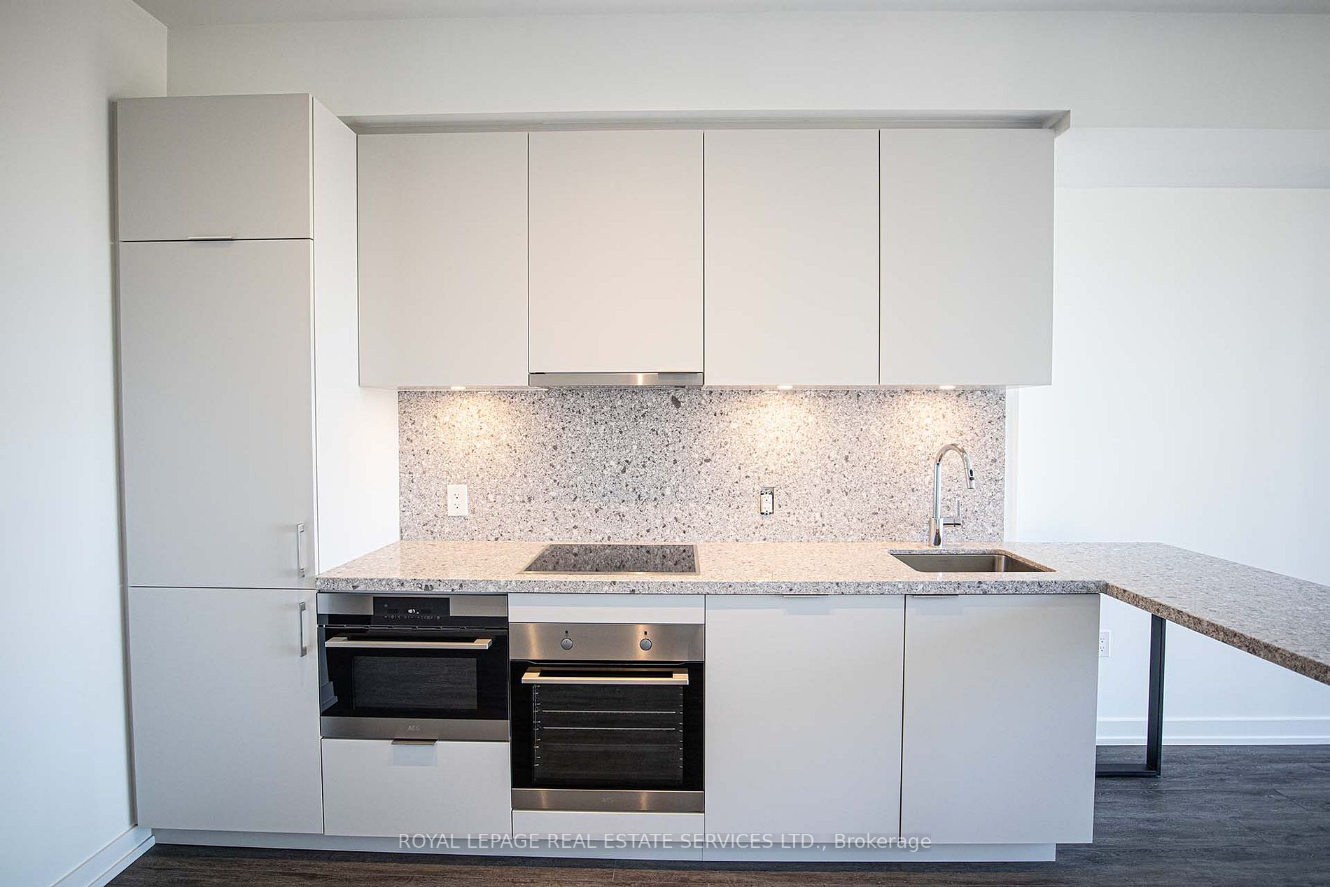 158 Front St E, #1812