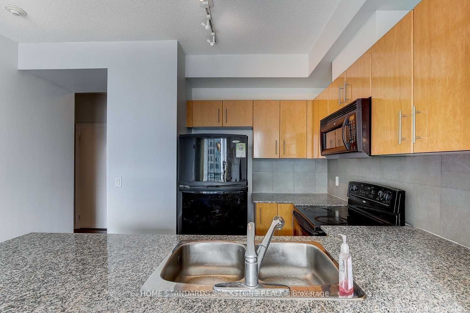 16 Yonge St, #3110