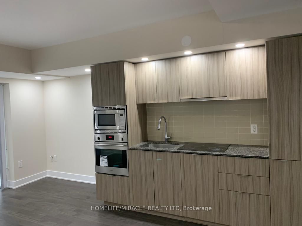 955 Bay St N, #421