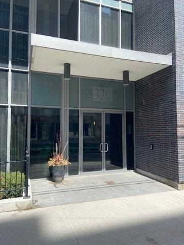 320 Richmond St E, #208