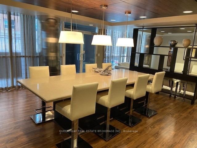 320 Richmond St E, #208