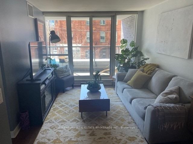 320 Richmond St E, #208