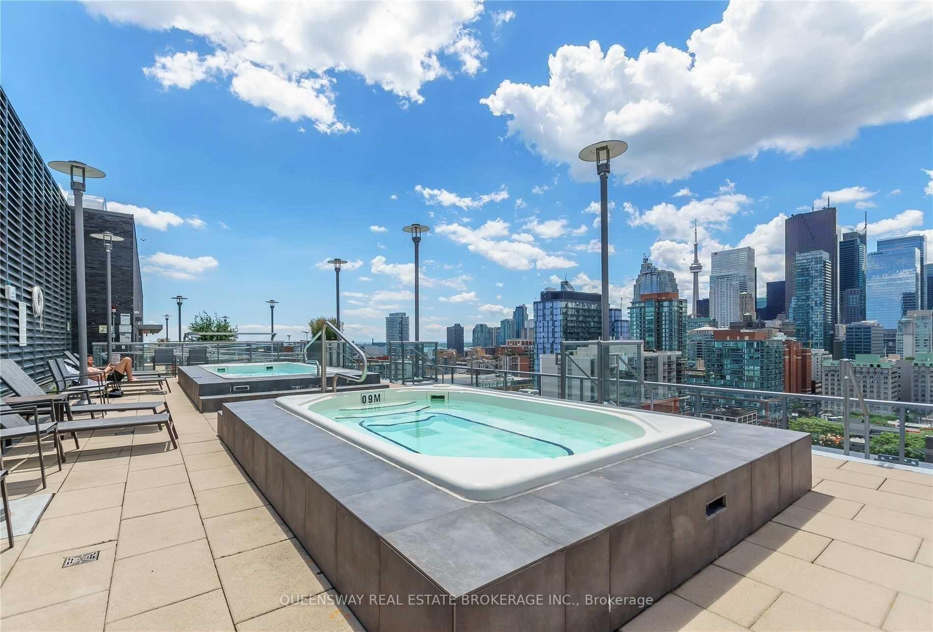 320 Richmond St E, #208