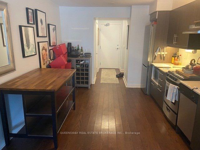 320 Richmond St E, #208