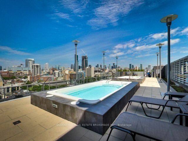 320 Richmond St E, #208