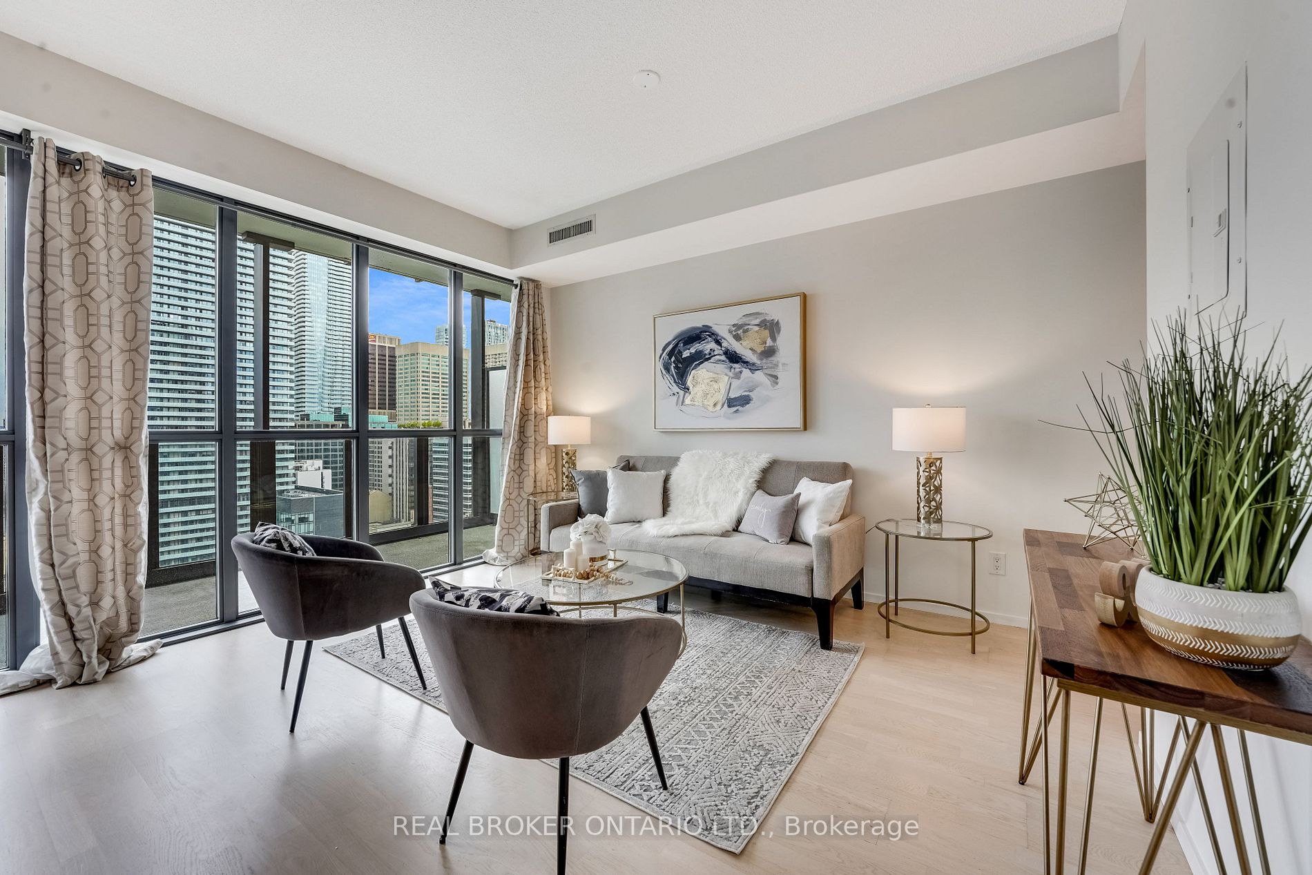 101 Charles St E, #2005