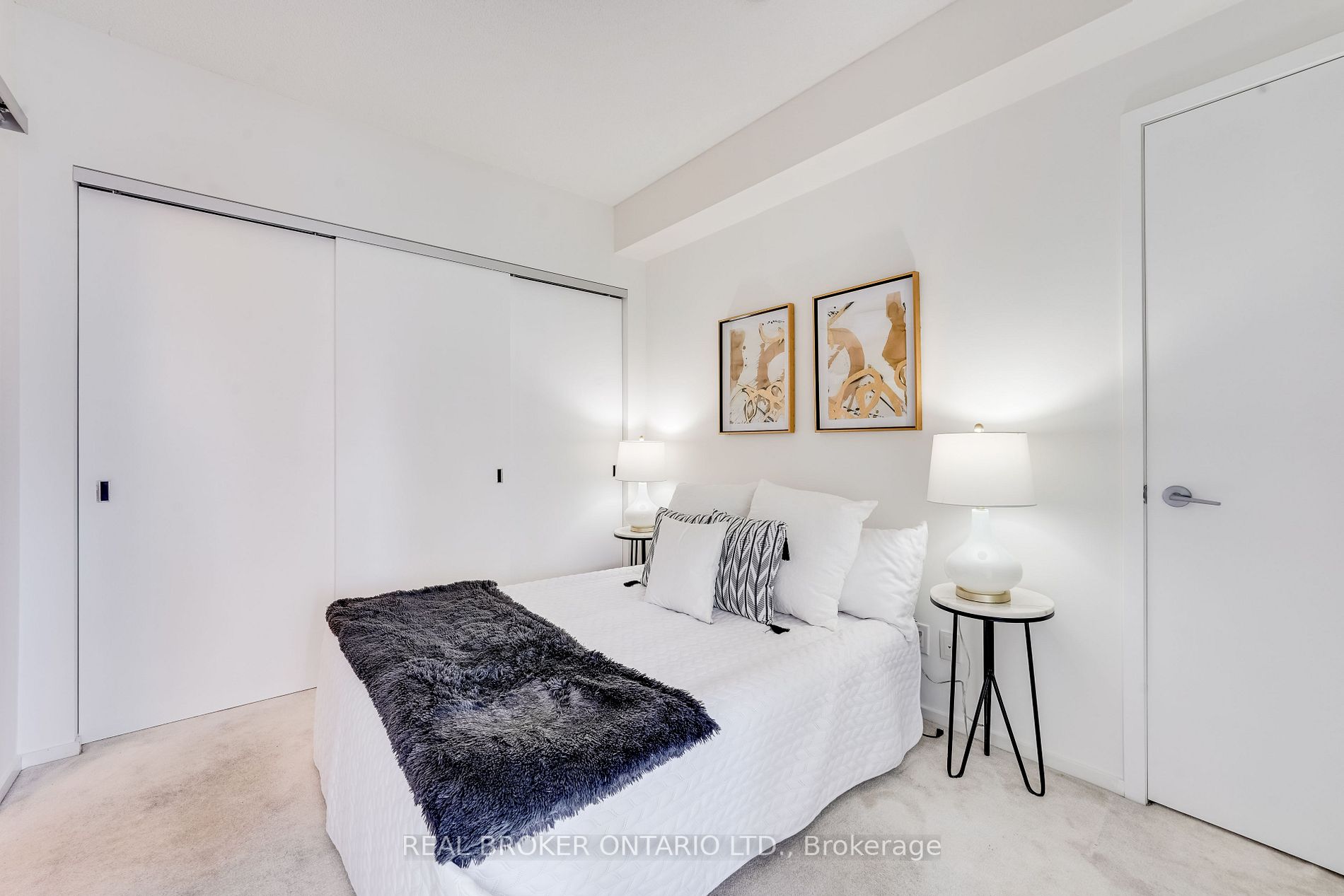 101 Charles St E, #2005