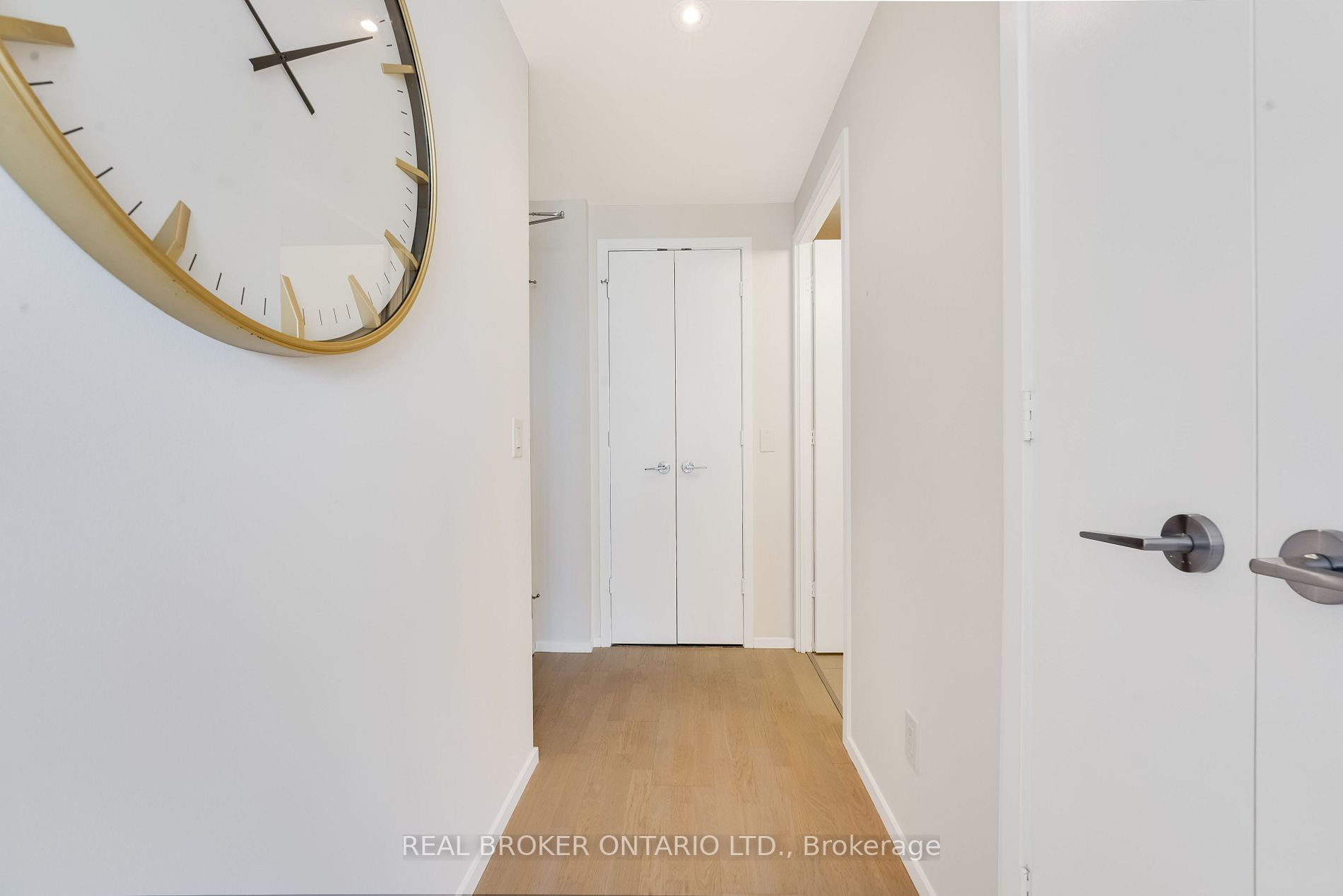 101 Charles St E, #2005